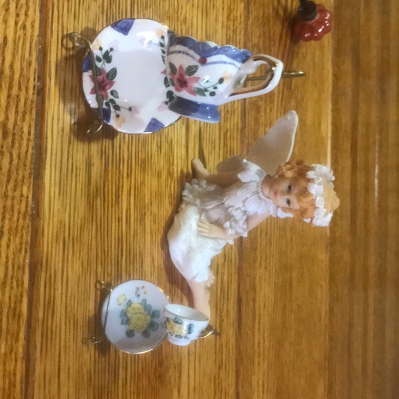 Two mini teacups and angel. All 3 - Picture 1 of 2